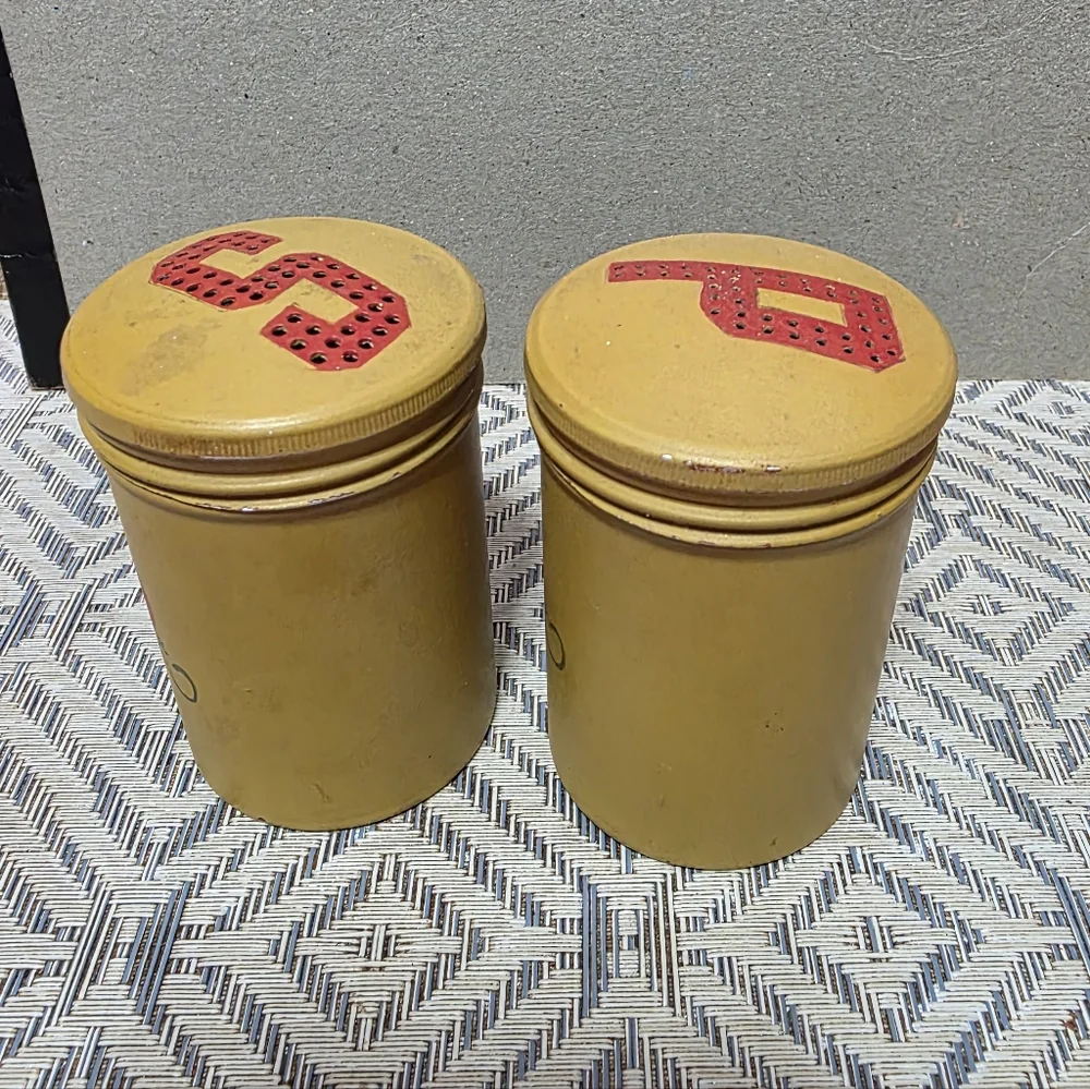 Vtg Tin Strawberry Salt And Pepper Shaker Set #87